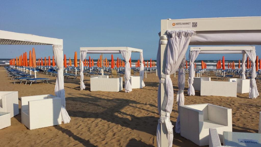 Hotel Serenella Lido di Jesolo Exterior foto